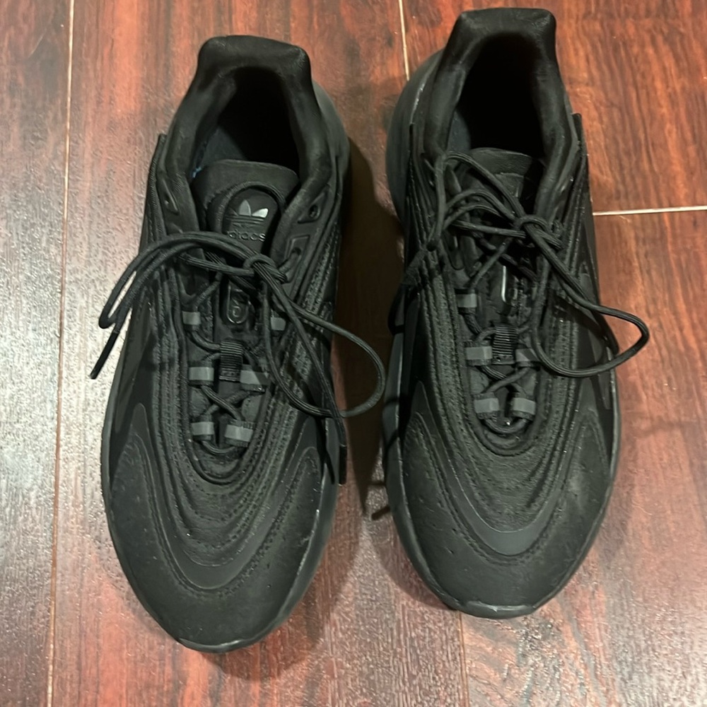 Black adidas sneakers, size 6